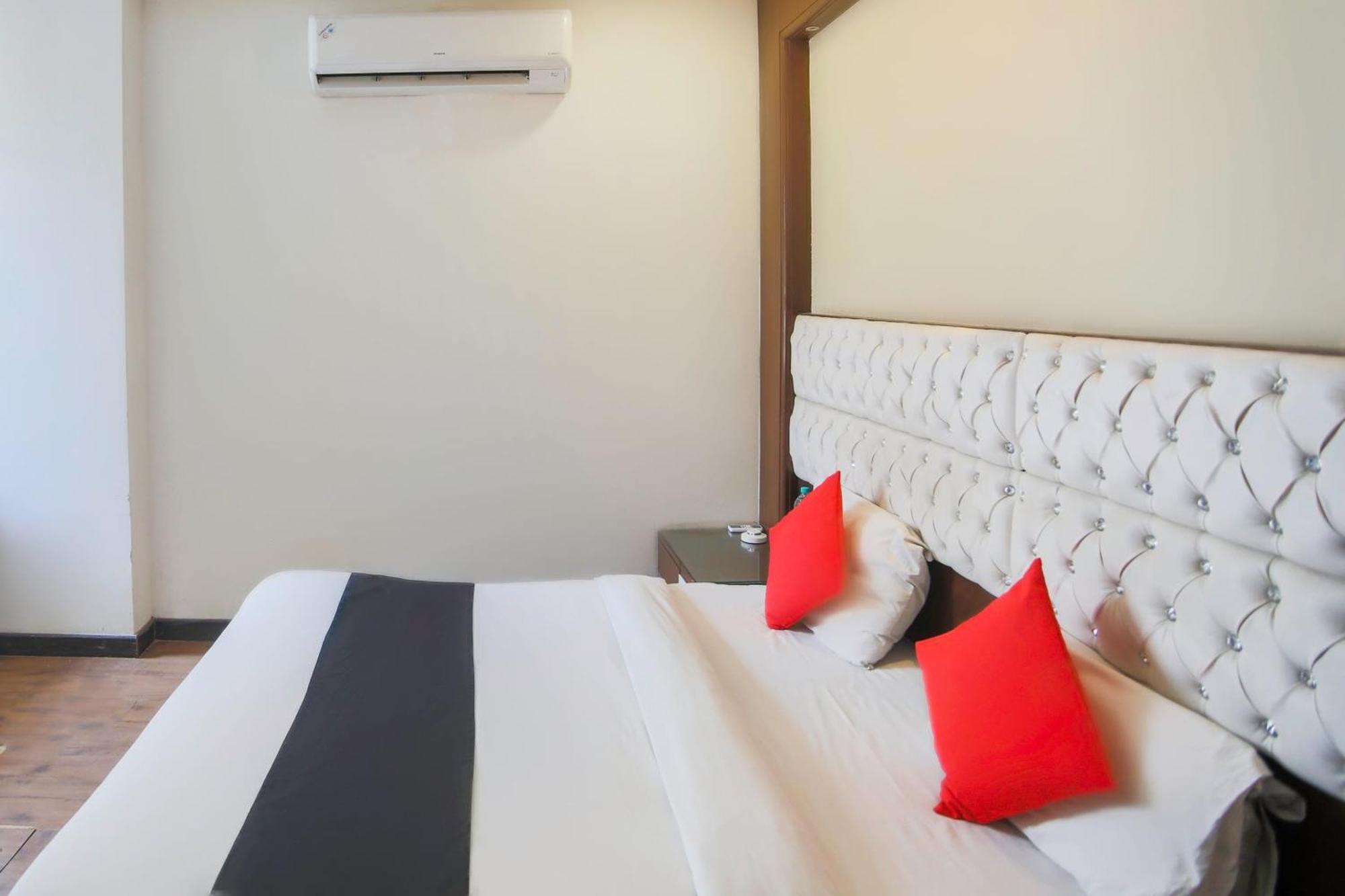 Hotel O Parktel Indirapuram Экстерьер фото