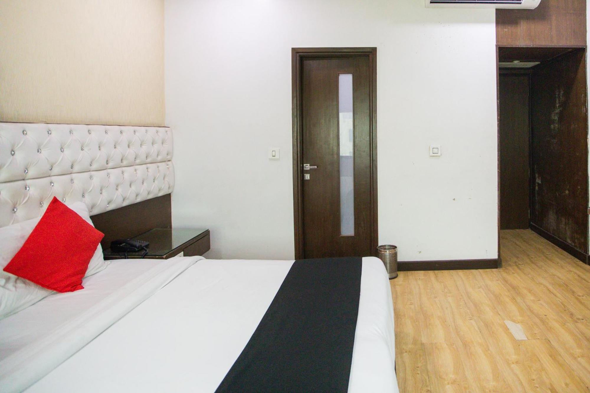 Hotel O Parktel Indirapuram Экстерьер фото
